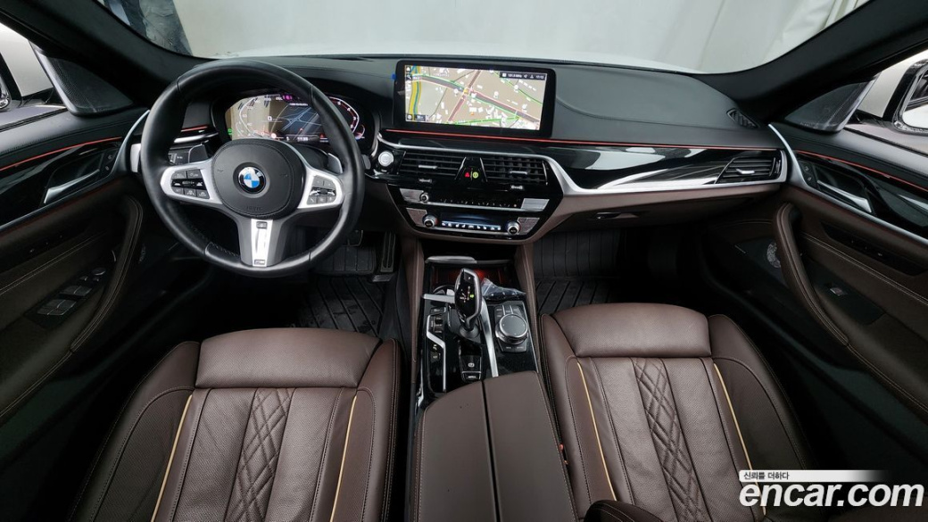 BMW 5-Series M550i xDrive, 2023