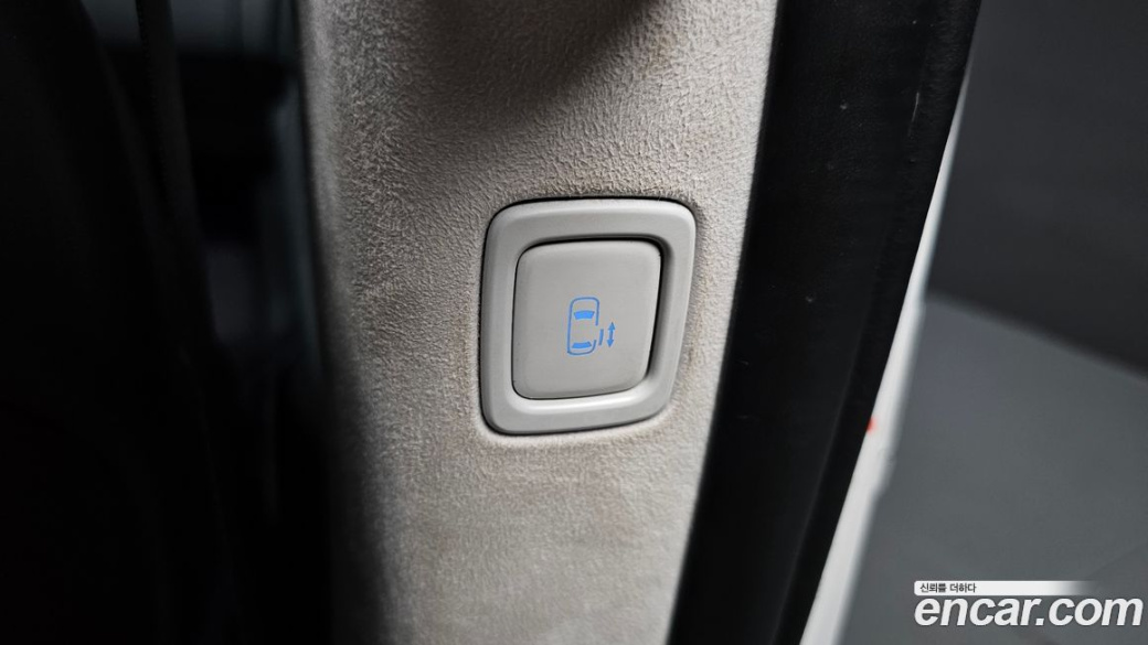Hyundai Staria 4WD Lounge 9-Seater, 2024