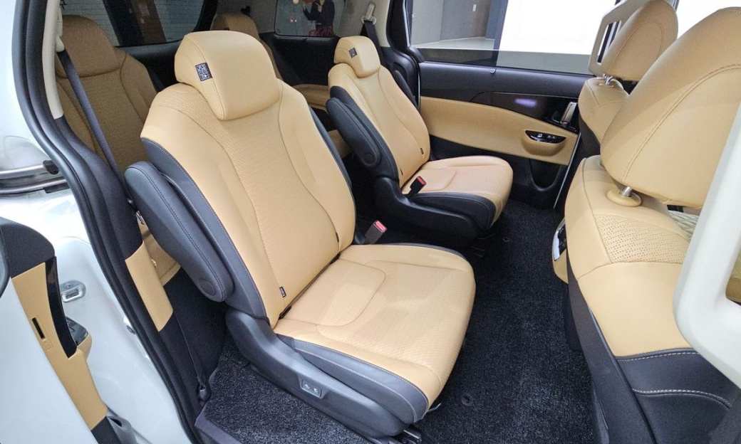 Kia Carnival 9-Seater Signature, 2023