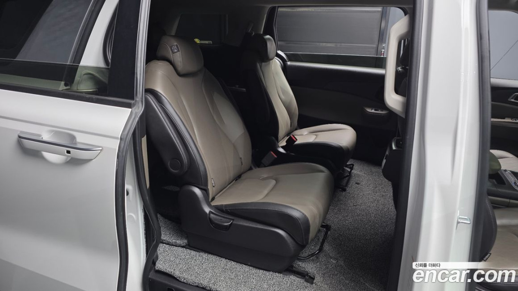 Kia Carnival 9-Seater Prestige, 2025