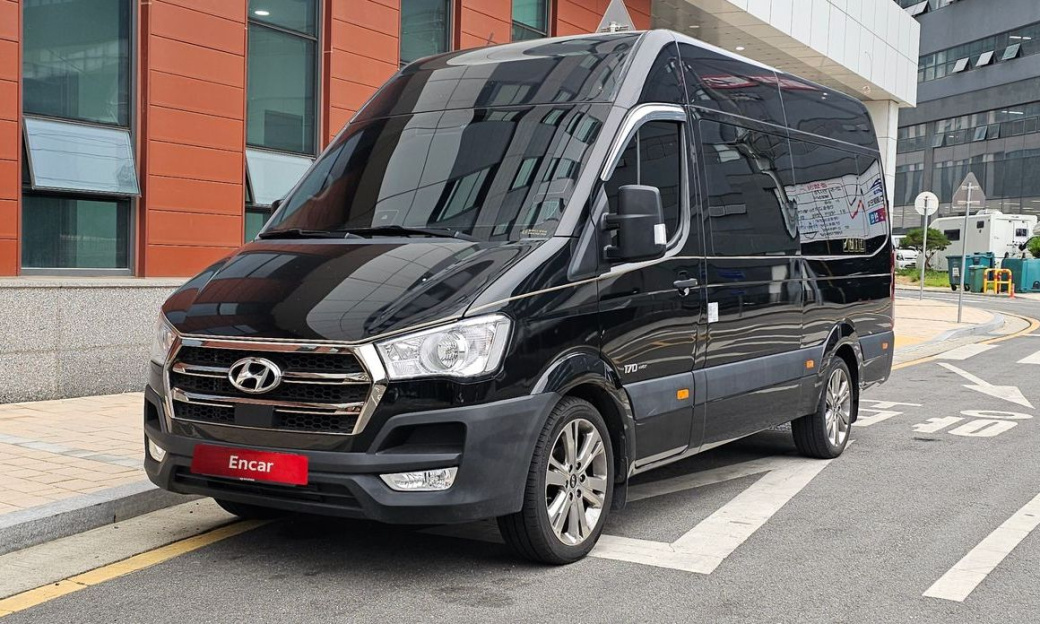 Hyundai Solati 16-seater, 2024