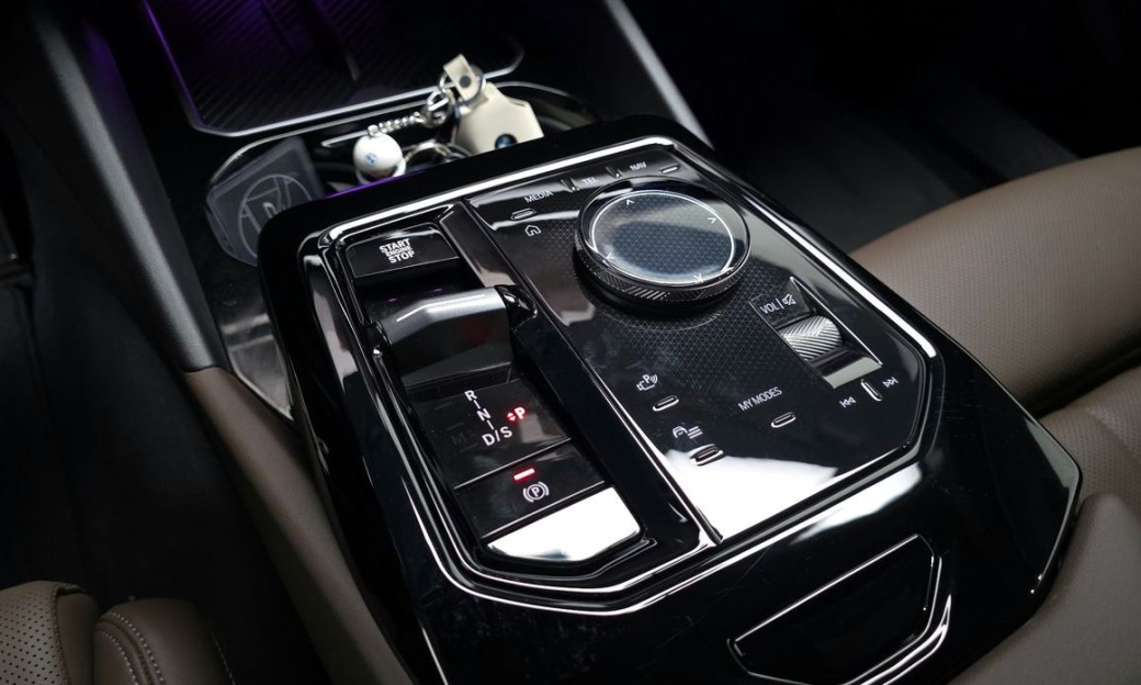 BMW 5-Series 520i, 2024