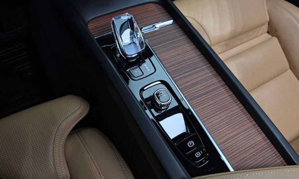 Volvo V60 B5 Ultimate AWD, 2023