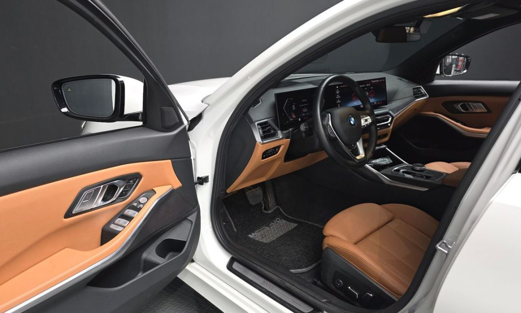 BMW 3-Series 320i, 2024