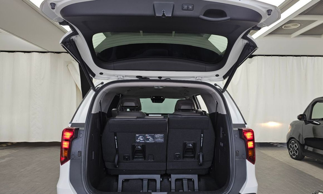 Kia Carnival 7-Seater Signature, 2024