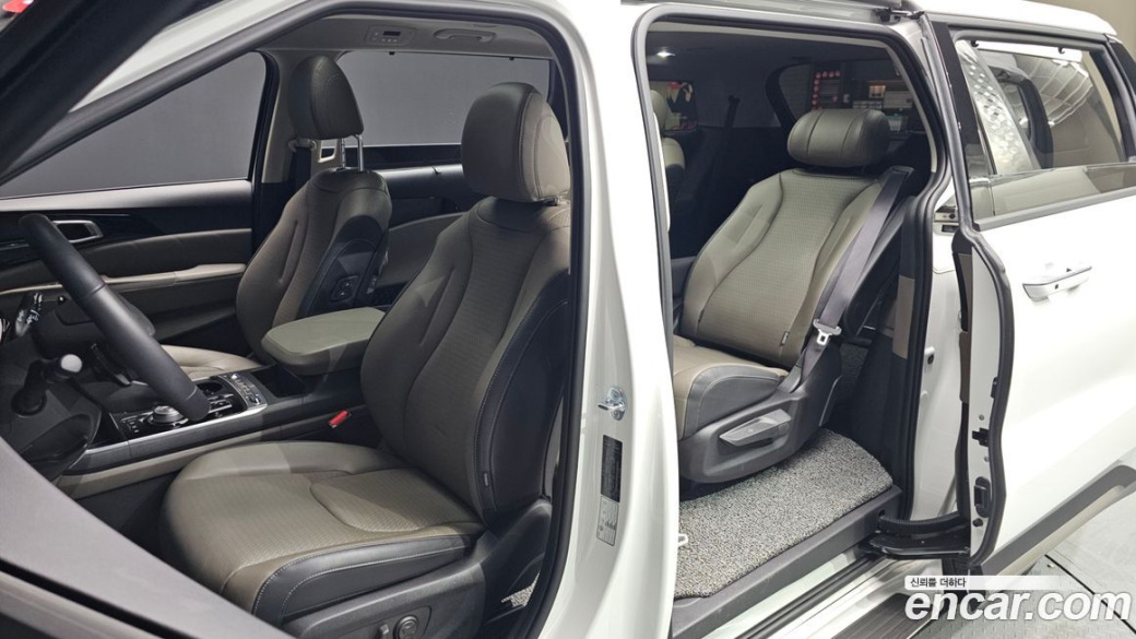 Kia Carnival 7-Seater Signature, 2025