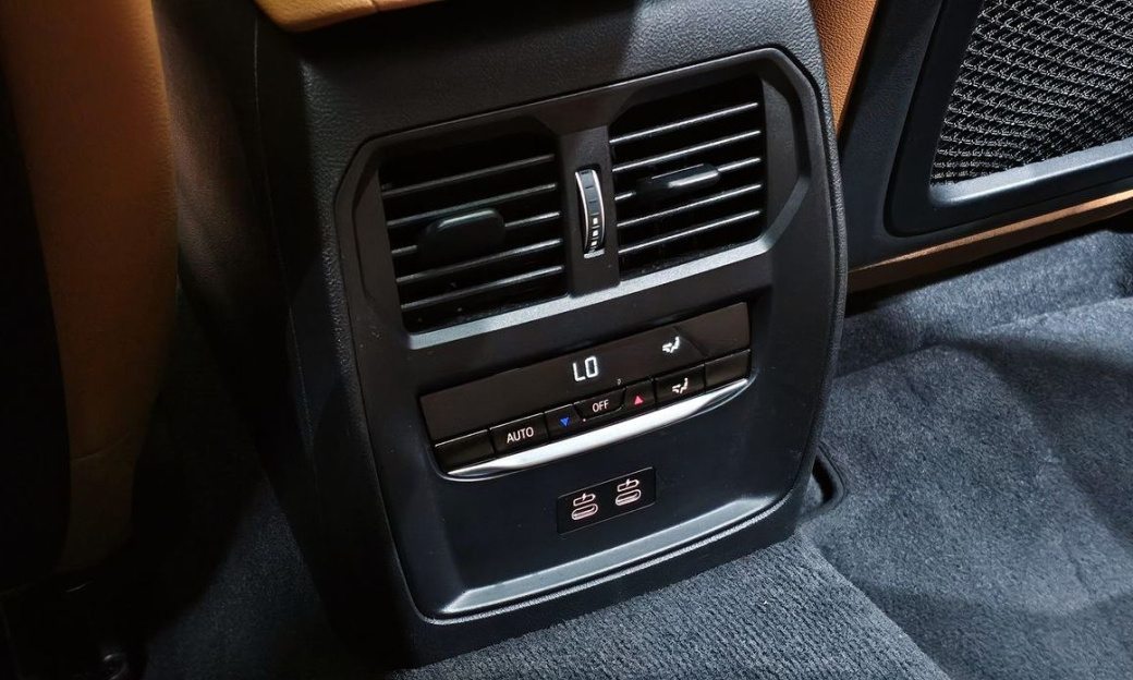 BMW 3-Series 320i, 2023