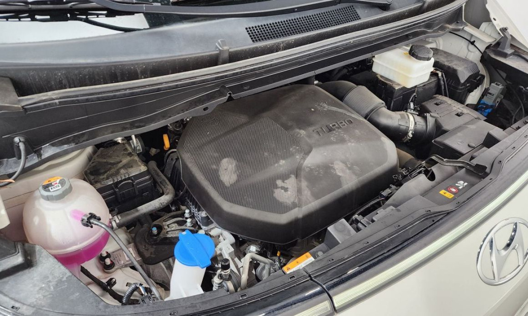 Hyundai Staria 4WD Tourer 9-Seater, 2024