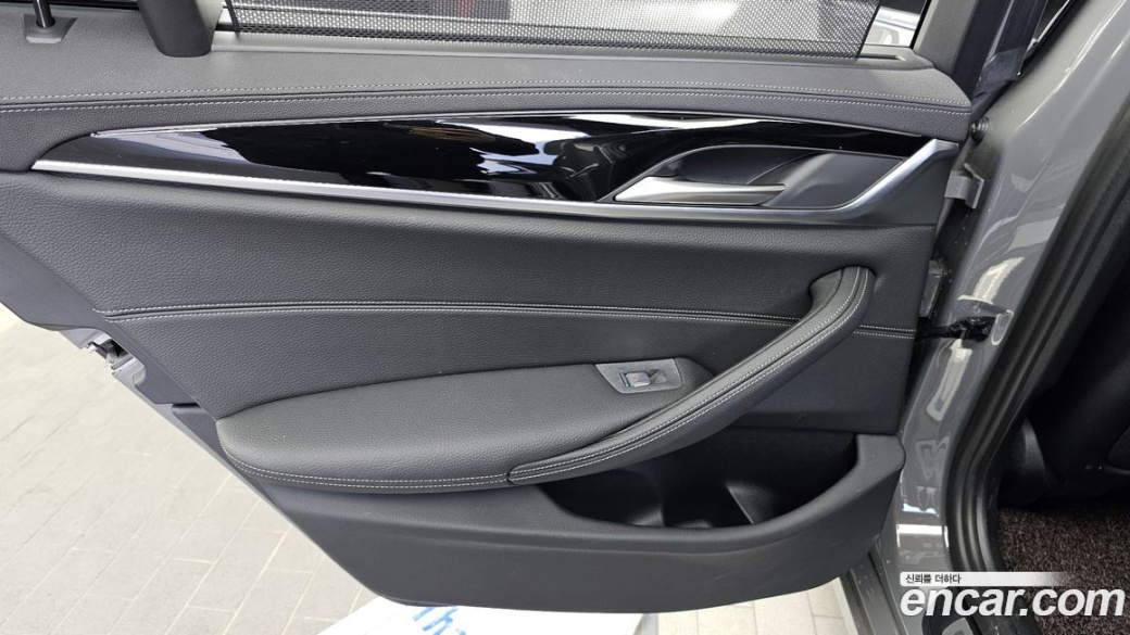 BMW 5-Series 520i Luxury, 2022