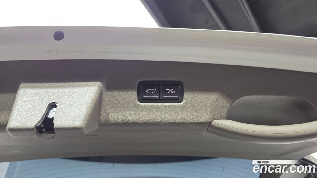 Kia Carnival 7-Seater Outdoor, 2023