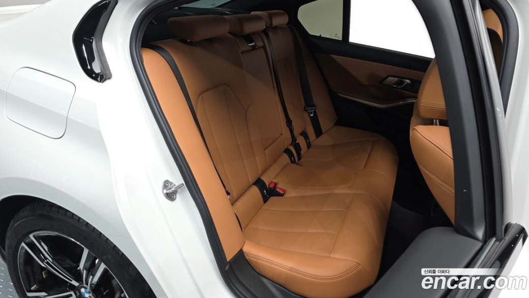 BMW 3-Series 320i M Sport, 2023