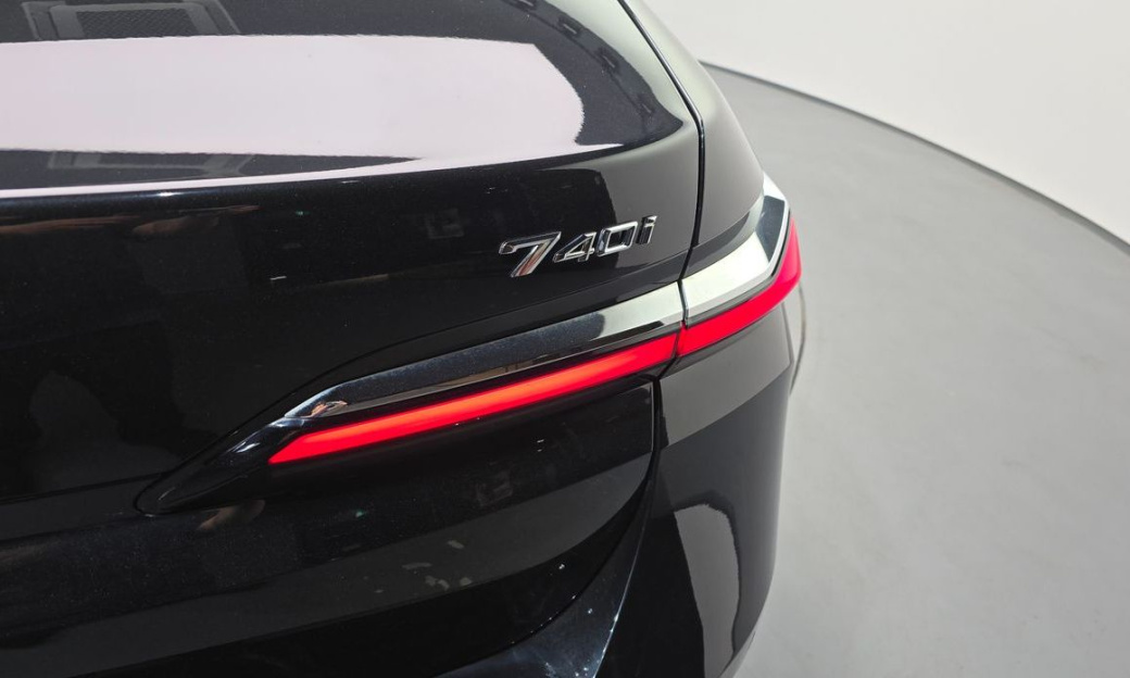 BMW 7-Series 740i sDrive Design Pure Excellence, 2023