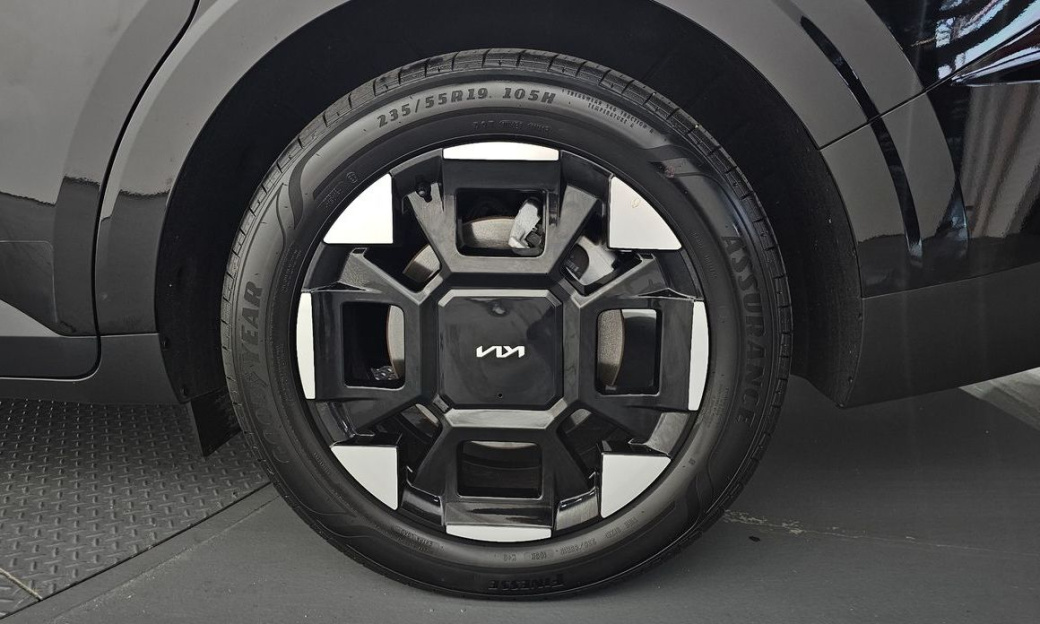 Kia Carnival 9-Seater Prestige, 2025
