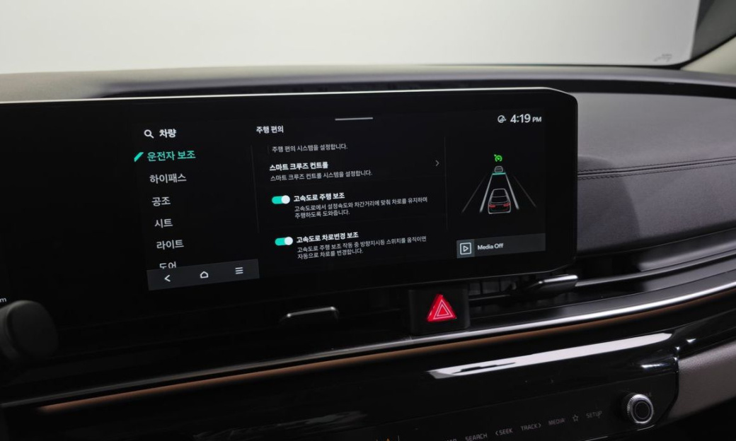 Kia Carnival 7-Seater Signature, 2024