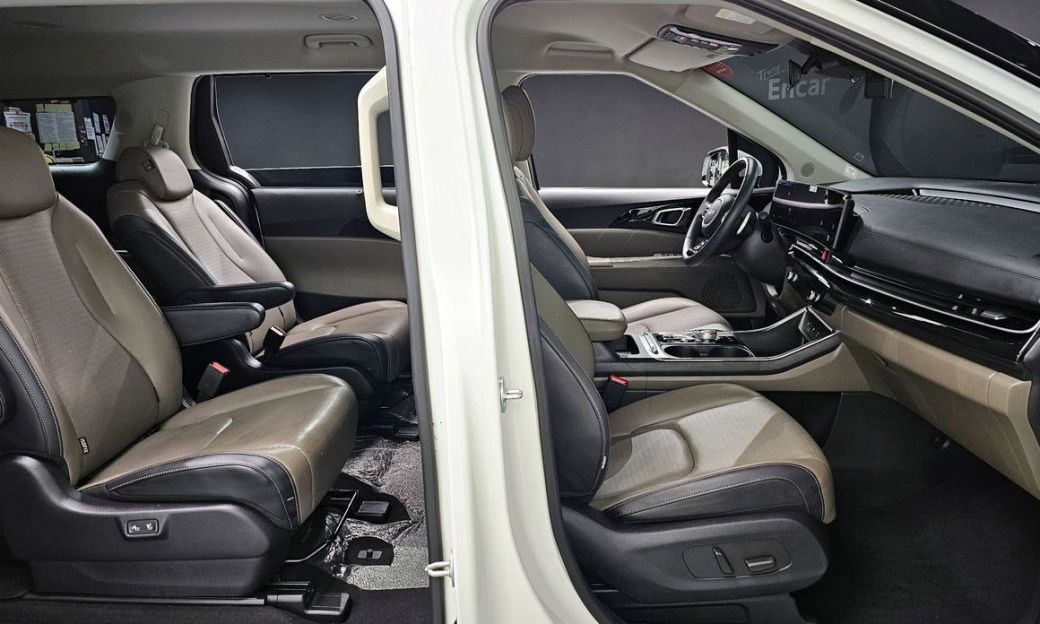 Kia Carnival 9-Seater Signature, 2025