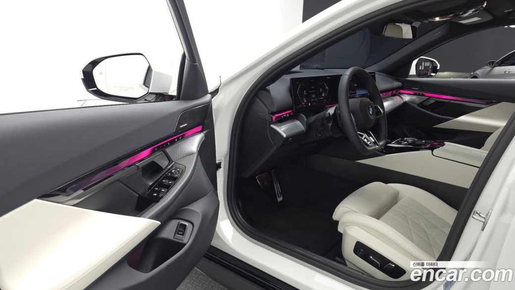 BMW 5-Series 520i M Sport, 2025