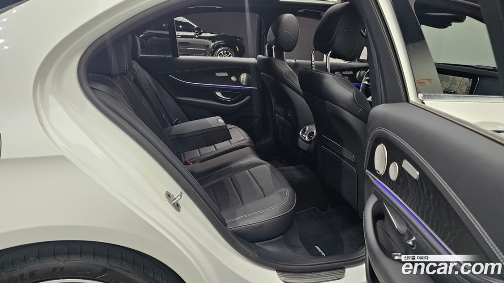 Mercedes-Benz E-Class E220d 4MATIC AMG Line, 2022