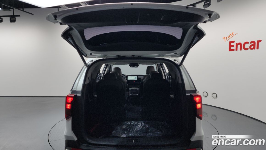 Kia Carnival 9-Seater Signature, 2025