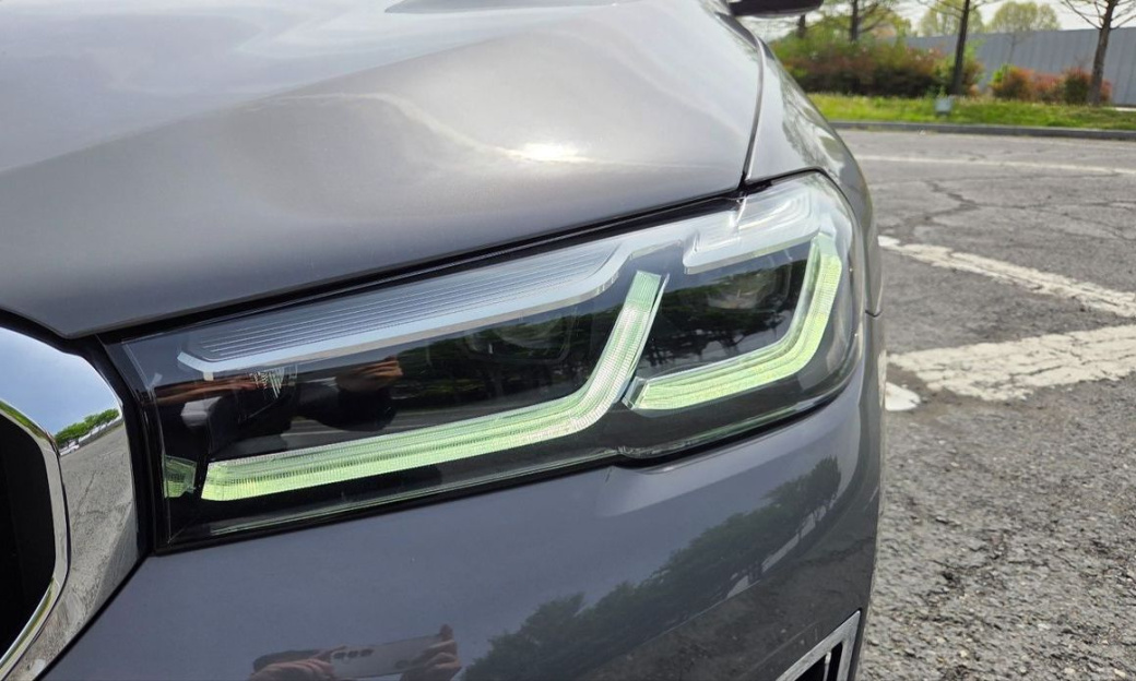 BMW 5-Series 520i Luxury, 2022