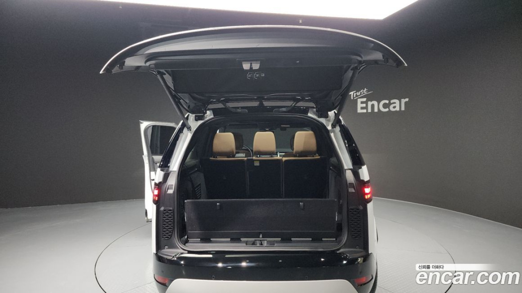 Land Rover Discovery P360 Dynamic HSE, 2025