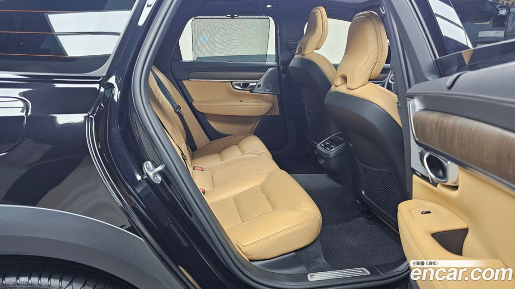 Volvo V90 B5 Ultimate AWD, 2024