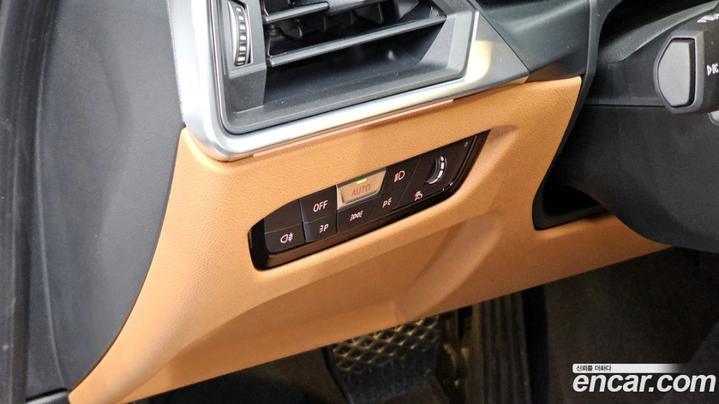 BMW 3-Series 320i, 2023