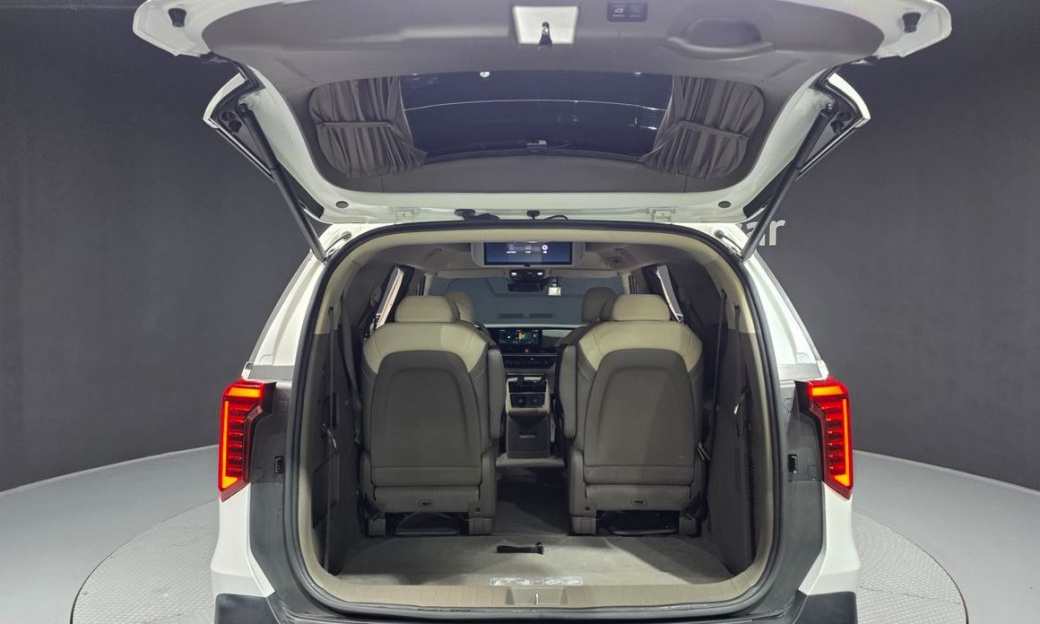 Kia Carnival 9-Seater Hi Limousine, 2025