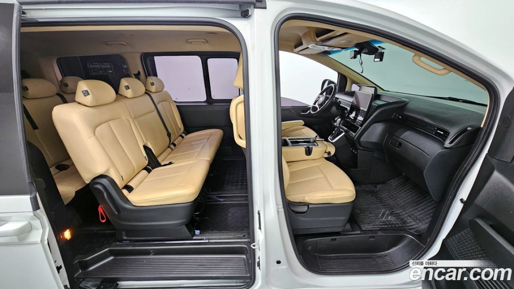 Hyundai Staria 4WD Tourer 9-Seater, 2023
