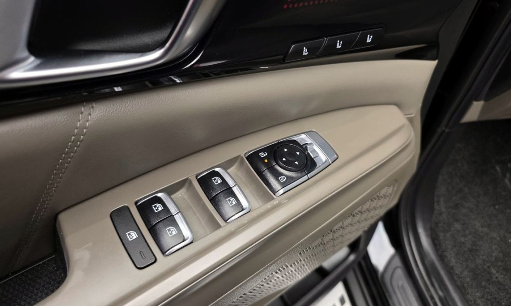 Kia Carnival 9-Seater Gravity, 2024