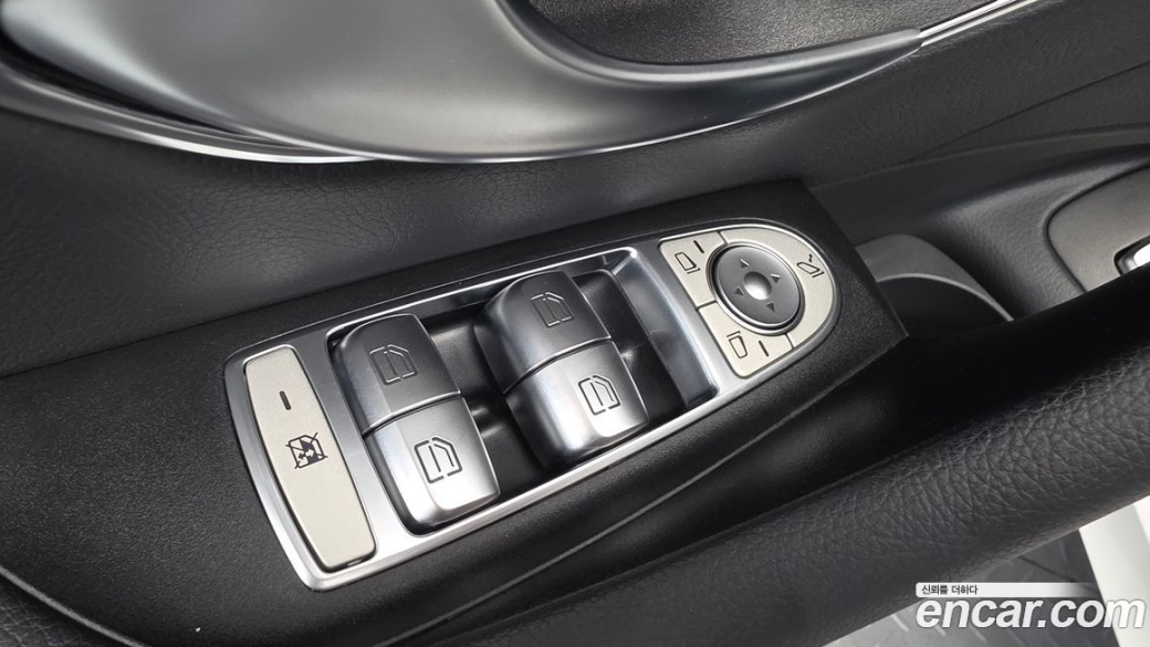 Mercedes-Benz E-Class E350 4MATIC AMG Line, 2023