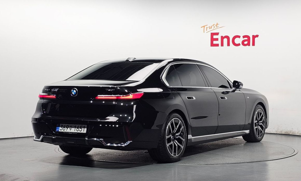 BMW 7-Series 740i xDrive M Sport, 2025