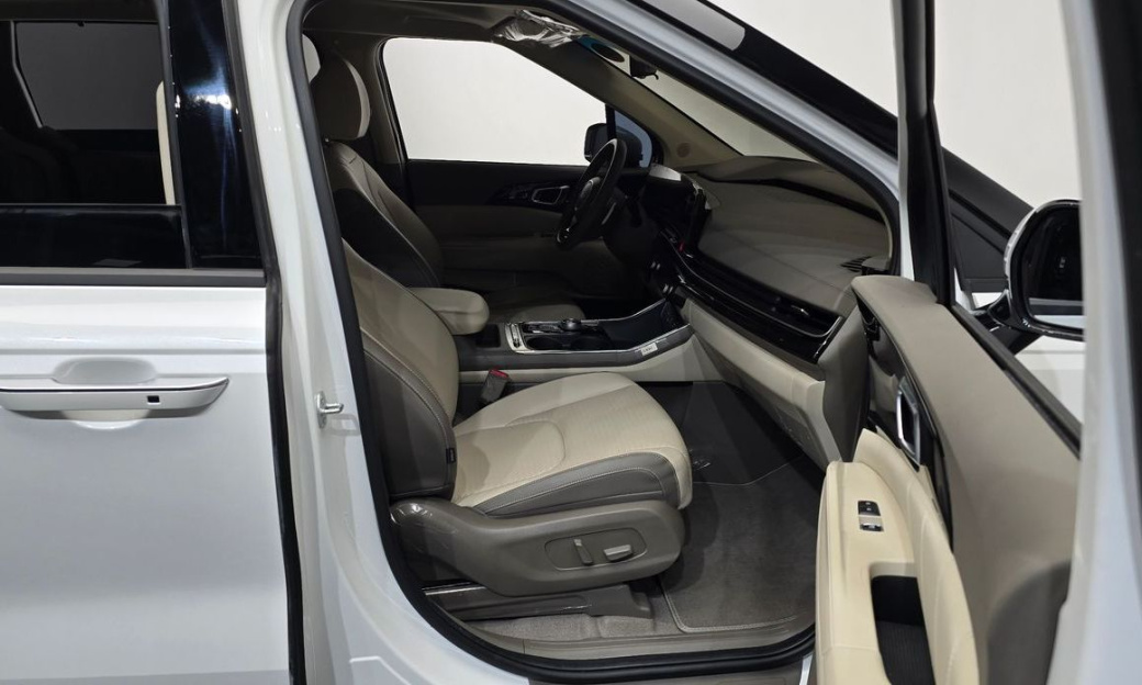 Kia Carnival 7-Seater Signature, 2024