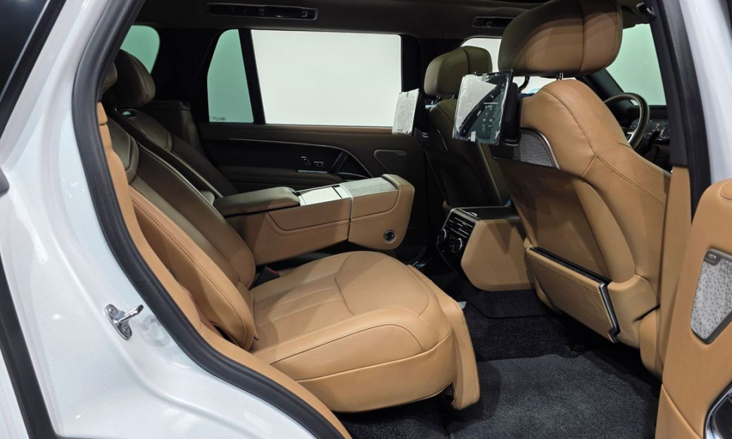 Land Rover Range Rover D350 Autobiography Long Wheel Base, 2025