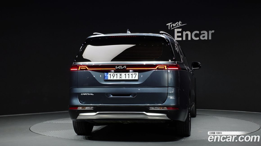Kia Carnival 7-Seater Outdoor, 2023
