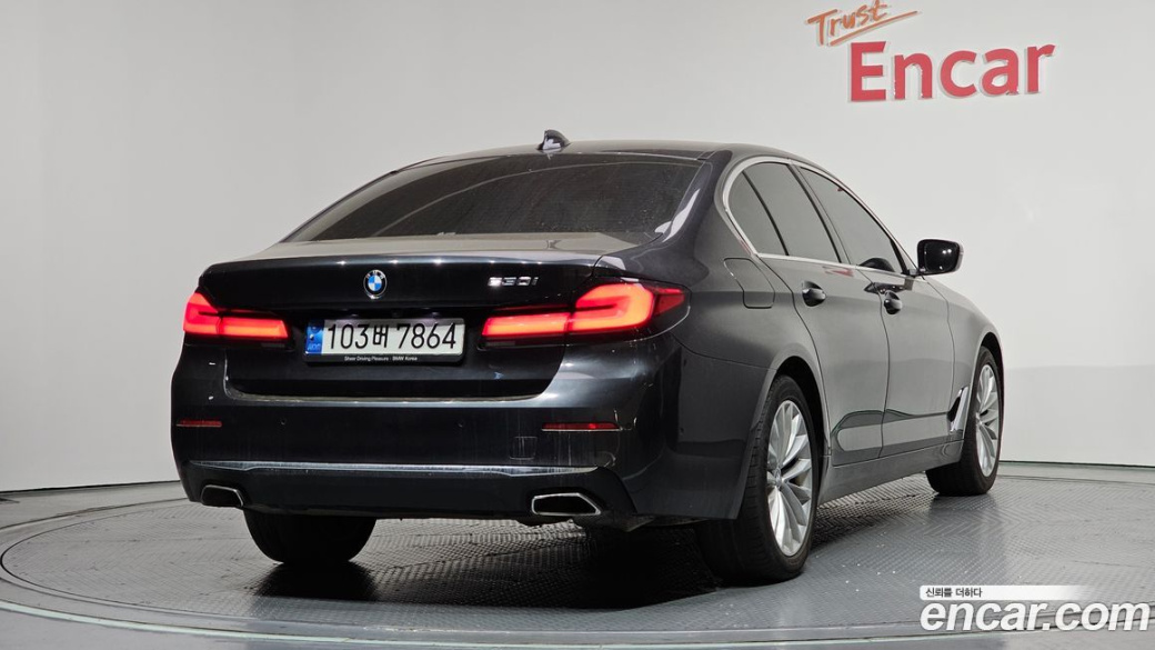 BMW 5-Series 530i Luxury, 2022