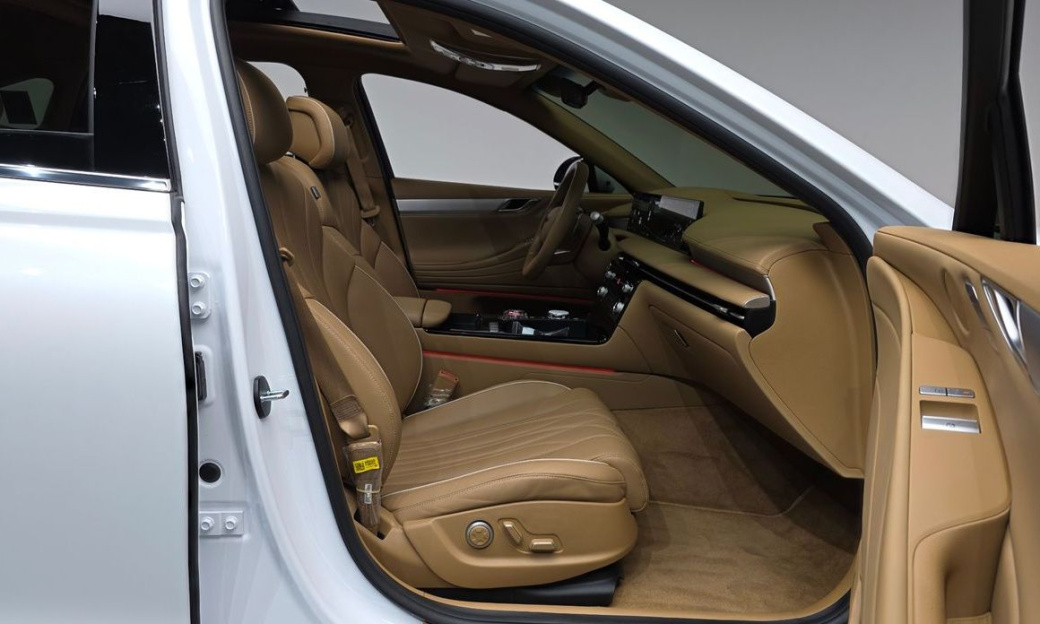 Genesis G80 Gasoline 2.5 Turbo AWD, 2025