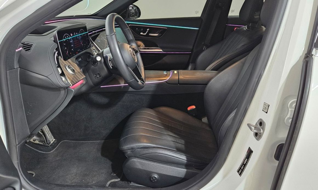 Mercedes-Benz E-Class E300 4MATIC Exclusive, 2024