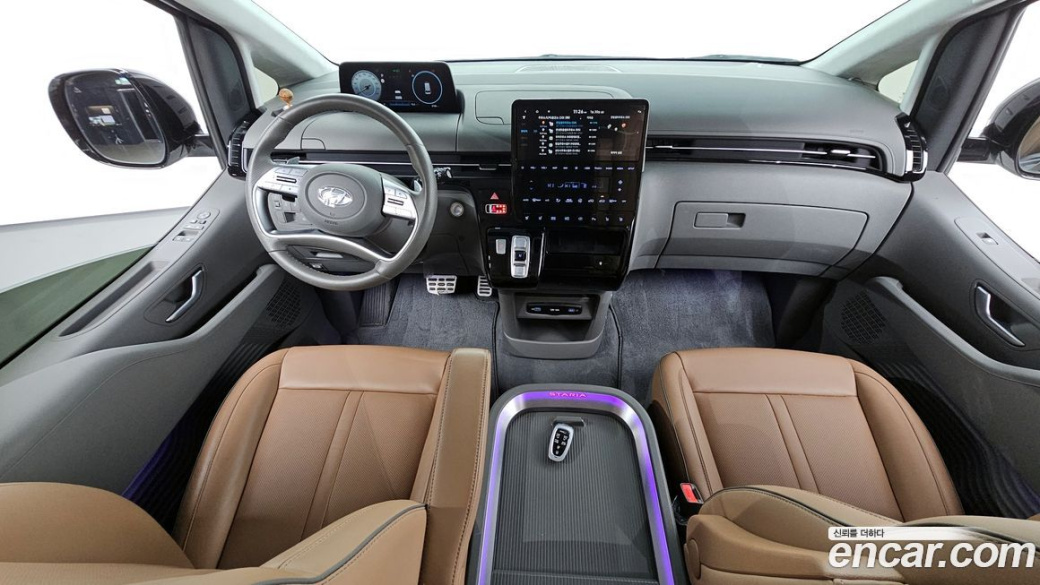 Hyundai Staria Lounge 9-Seater, 2023