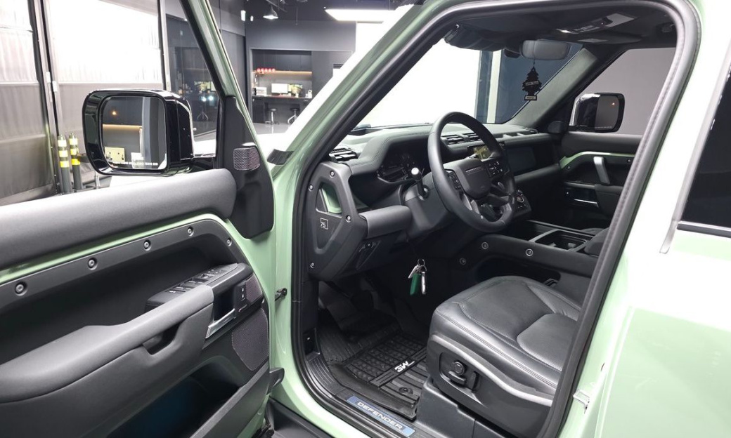 Land Rover Defender 110 D300 75th Edition, 2023