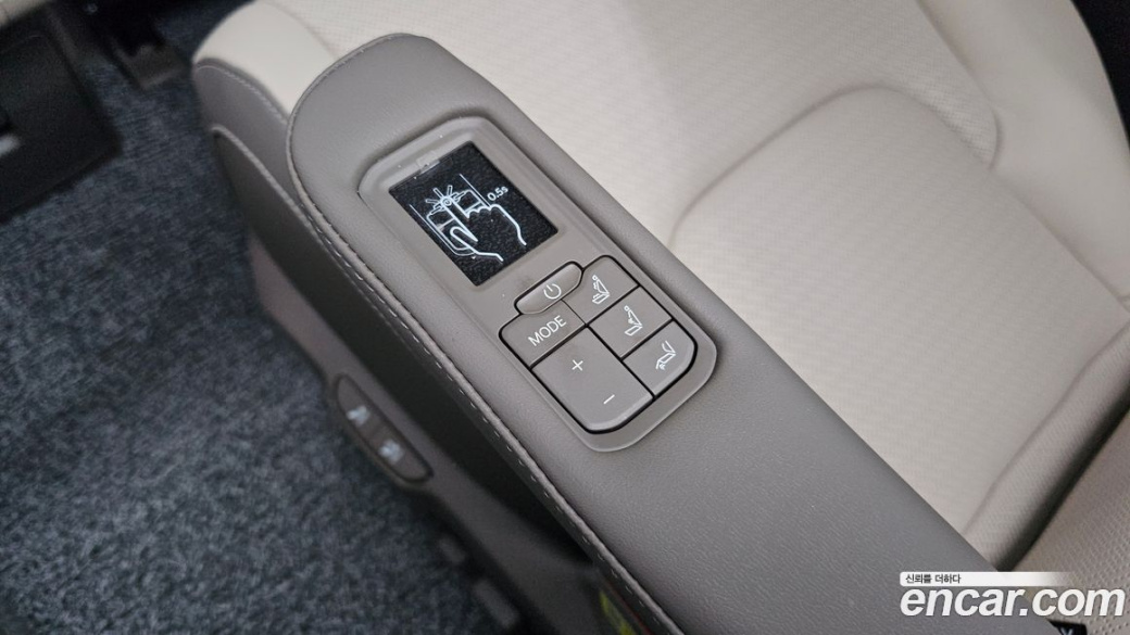 Kia Carnival 7-Seater Gravity, 2025