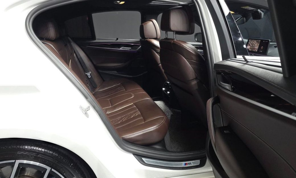 BMW 5-Series 530i xDrive M Sport Package, 2023