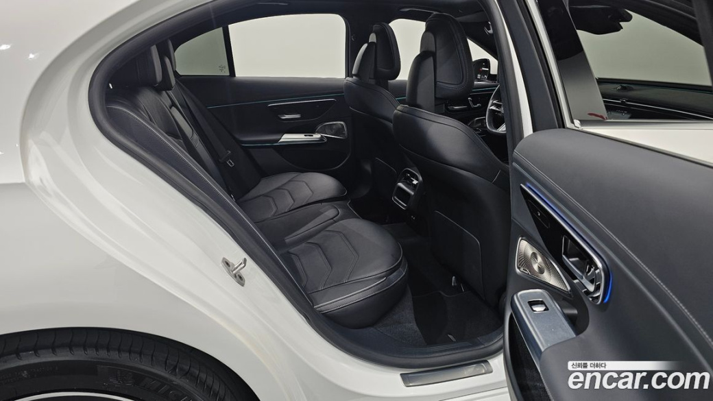 Mercedes-Benz E-Class E300 4MATIC AMG Line, 2024