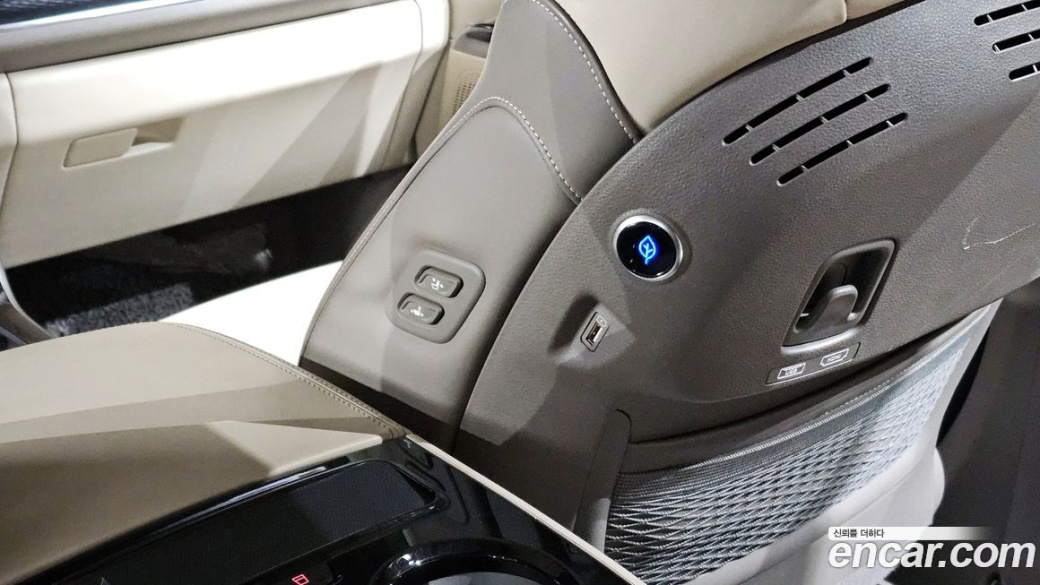 Kia Carnival 9-Seater Hi-Limousine, 2022