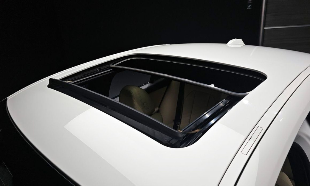 BMW 3-Series 320i, 2024