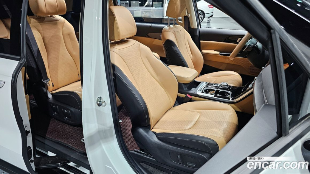 Kia Carnival 7-Seater Signature, 2023