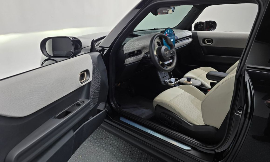 Mini Cooper Favoured, 2025