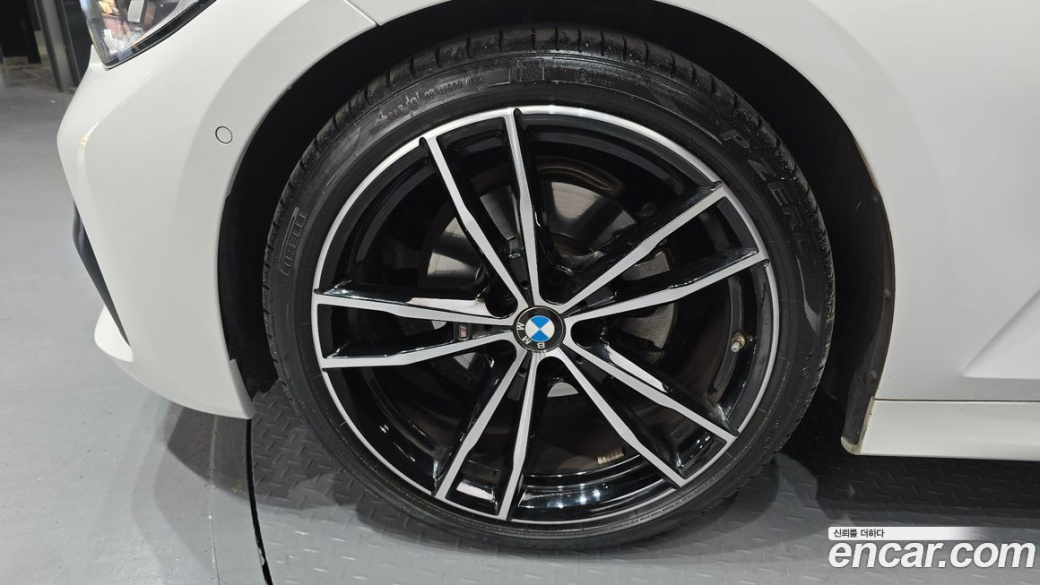 BMW 3-Series 320i M Sport, 2022