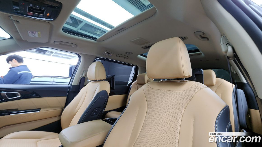 Kia Carnival 9-Seater Signature, 2023