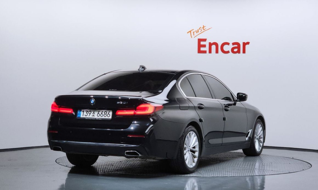 BMW 5-Series 530i Luxury, 2022