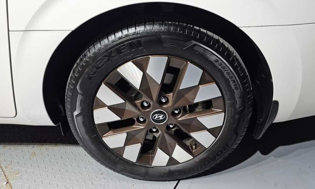 Hyundai Staria 2WD Camping Car, 2024